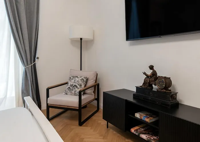 Toscana 2bis - Fromhometorome Apartment